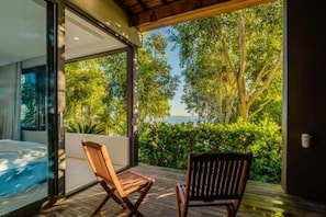 3 bedrooms, desk, Internet - Unique Camps Bay Apartment w Private Pool Coral Sea (Cape Town)