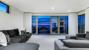 Villa | 9 bedrooms, desk, Internet