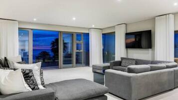 Villa | 9 bedrooms, desk, Internet