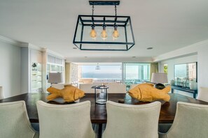 3 bedrooms, desk, Internet - Gorgeous Apartment in Secure Block w Sea Views Caliche (Cape Town)