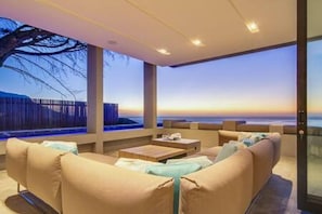 5 bedrooms, Internet - Luxurious Villa Over 3 Levels With Lift Geneva House (Cape Town)