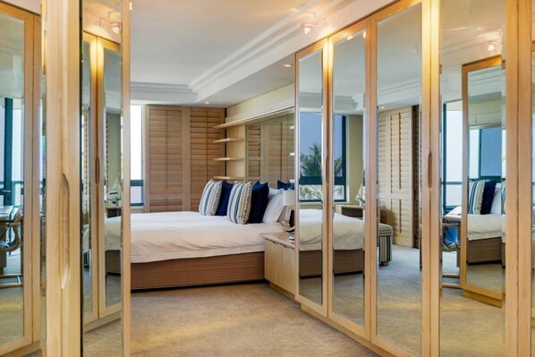 Apartment | 3 bedrooms, Internet - Secure Camps Bay Apartment With Pool Views 17 Nautica (Cape Town)