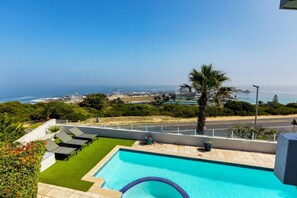 Apartment | 3 bedrooms, Internet - Secure Camps Bay Apartment With Pool Views 17 Nautica (Cape Town)