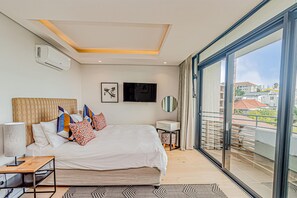 Apartment | 3 bedrooms, Internet - Modern Apartment w Rooftop Deck Scholtz Penthouse (Cape Town)