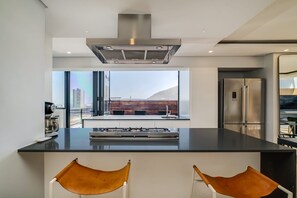 Apartment | 3 bedrooms, Internet - Cape Town Penthouse w Lovely Views Quendon Penthouse (Cape Town)