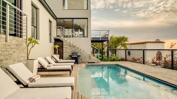 Vila | 6 quartos, escrivaninha, acesso à internet de alta velocidade