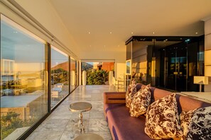 Villa | 6 Schlafzimmer, Schreibtisch, Internetzugang