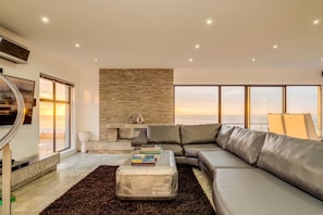 Villa | 6 bedrooms, desk, Internet - Camps Bay Holiday Villa With Sunset Views Sunset Views (Cape Town)
