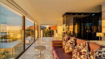 Villa | 6 bedrooms, desk, Internet