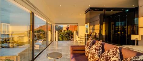 Villa | 6 soveværelser, skrivebord, internet