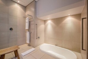 2 bedrooms, Internet - Spacious Holiday Apartment With Pool in Trendy De Waterkant Loader Apartment (Cape Town)