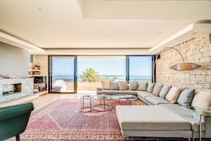 4 bedrooms, Internet - Multi-level Family Villa w Private Pool Views Lions Crest (Cape Town)