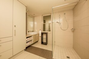 House | 3 bedrooms, Internet - Green Point Apartment Walking Distance to Stadium 407 Royal (Cape Town)