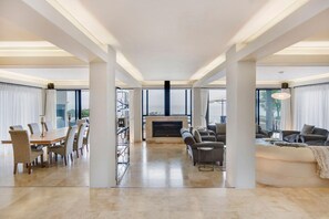 Casa | 4 habitaciones, escritorio y internet 