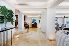 House | 4 bedrooms, desk, Internet - Luxury Villa w Large Patio Private Pool Wescamp (Cape Town)