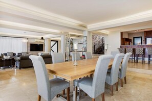 4 bedrooms, desk, Internet - Luxury Villa w Large Patio Private Pool Wescamp (Cape Town)