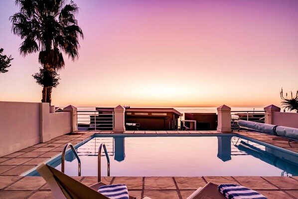 Apartment - Modern Camps Bay Villa w Views Pool Alpha on the Bay (Cape Town)