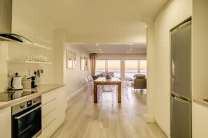 Apartment - Modern Camps Bay Villa w Views Pool Alpha on the Bay (Cape Town)