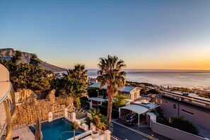 Apartment - Modern Camps Bay Villa w Views Pool Alpha on the Bay (Cape Town)