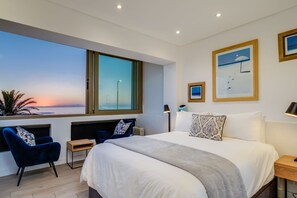 Apartment - Beautiful Lock up go w Ocean Views Sundowner Views (Cape Town)