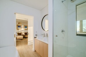 2 bedrooms, Internet - Beautiful Lock up go w Ocean Views Sundowner Views (Cape Town)
