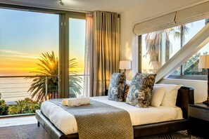 Villa | 6 bedrooms, desk, Internet - Unique Villa w Pool Garden and Sea Views Lobster Villa (Cape Town)
