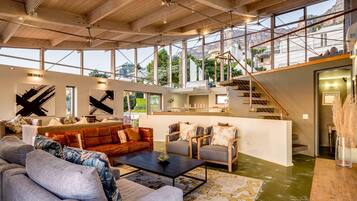 Villa | 6 bedrooms, desk, Internet