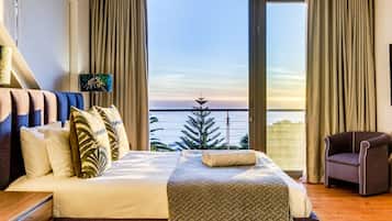 Villa | 6 bedrooms, desk, Internet