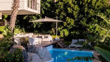 6 habitaciones, escritorio y acceso a internet