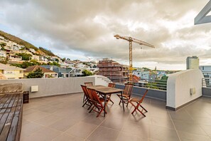 Apartment | 3 bedrooms, Internet - Modern Sea Point Apartment w Rooftop Deck 9 on S (Cape Town)