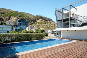 Apartment | 2 bedrooms, desk, Internet - Modern Sea Point Apartment w Sea Views Alpha Sunsets (Cape Town)