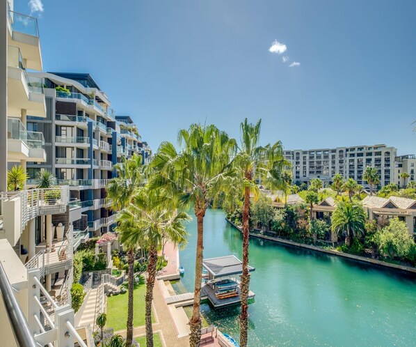 2 bedrooms, desk, Internet - 308 Juliette on the Waterfront Marina (Cape Town)