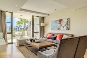 2 bedrooms, desk, Internet - 308 Juliette on the Waterfront Marina (Cape Town)