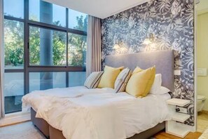 2 bedrooms, desk, Internet - 308 Juliette on the Waterfront Marina (Cape Town)