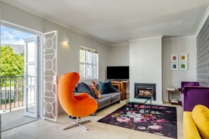 Apartment | 3 bedrooms, Internet - Mountain View Townhouse in De Waterkant 209 DWP (Cape Town)