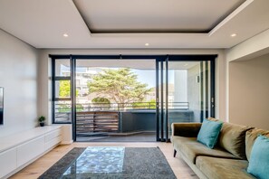 Apartment - Conveniently Located Apartment in Green Point C on S (Cape Town)