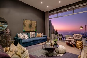 Apartment | 3 bedrooms, Internet - Beautifully Designed Villa w Sweeping Views Belle View (Cape Town)