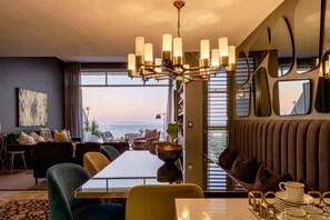 Apartment | 3 bedrooms, Internet - Beautifully Designed Villa w Sweeping Views Belle View (Cape Town)