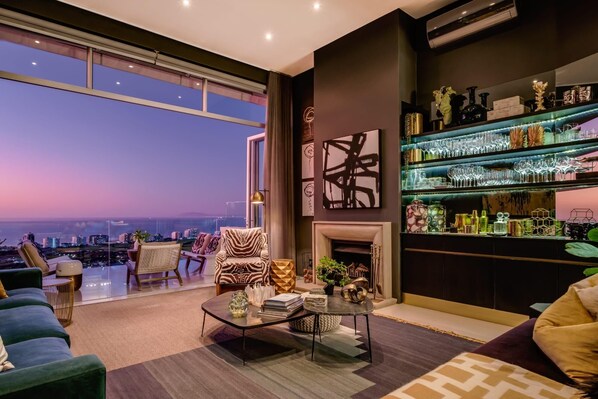 Apartment | 3 bedrooms, Internet - Beautifully Designed Villa w Sweeping Views Belle View (Cape Town)