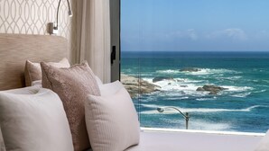 Quarto com vista para o mar.