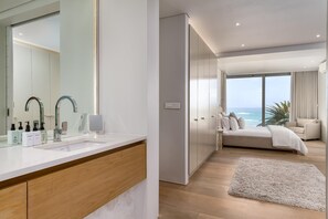 Apartment | 3 bedrooms, desk, Internet - Luxurious Apartment in Bakoven Boulders Views (Cape Town)