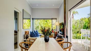 Villa | 3 bedrooms, desk, Internet