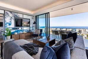Apartment | 3 bedrooms, desk, Internet - Penthouse in Sea Point With Unbelievable Views Attique Vue (Cape Town)