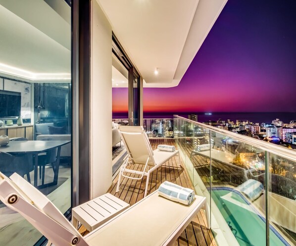 Apartment | 3 bedrooms, desk, Internet - Penthouse in Sea Point With Unbelievable Views Attique Vue (Cape Town)