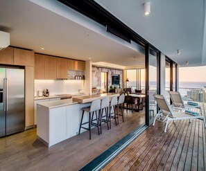 Apartment | 3 bedrooms, desk, Internet - Penthouse in Sea Point With Unbelievable Views Attique Vue (Cape Town)