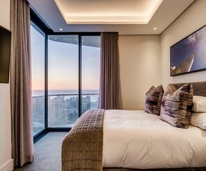 Apartment | 3 bedrooms, desk, Internet - Penthouse in Sea Point With Unbelievable Views Attique Vue (Cape Town)