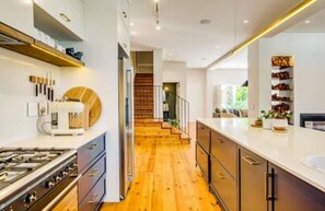 4 bedrooms, desk, Internet - Magnificent Heritage Home w Sweeping Views of the City Oranjezicht Heritage (Cape Town)