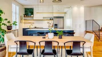 Villa | 4 bedrooms, desk, Internet