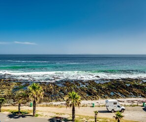 House | 2 bedrooms, desk, Internet - Uninterrupted Ocean Views in Mouille Point Atlantic Vistas (Cape Town)