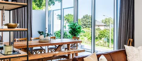 Villa | 3 bedrooms, desk, Internet